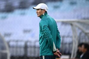 国足0-3！媒体人：国足和男篮有点像，把郭士强和邵佳一架火上烤