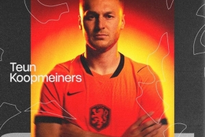 库普梅纳斯：我能在场上胜任多个位置 与哈维共事令人耳目一新